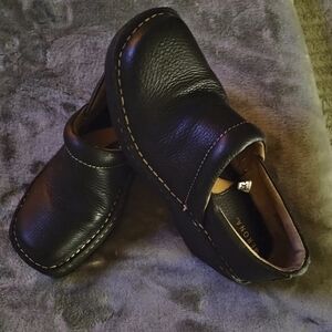 Merona Leather Mules/Slip-Ons Size 6